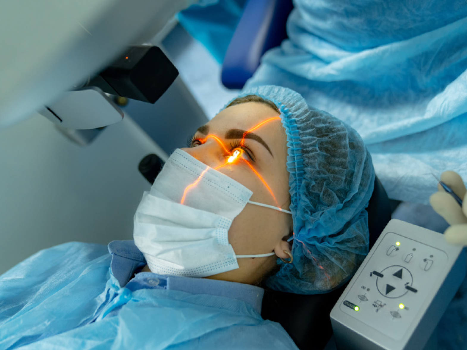 Professional eye laser correction. Cataract eye operation.